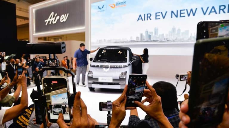 China’s Wuling Electrifies Indonesia’s EV Market, but Can the Spark Last?